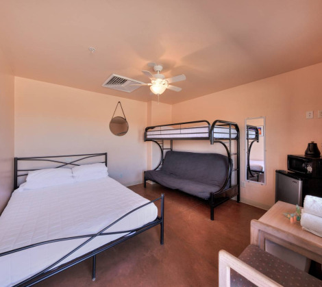 htr moah rustic lodge room interior