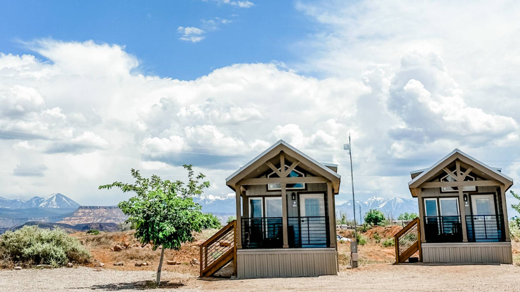 htr moah two cottages with a view header