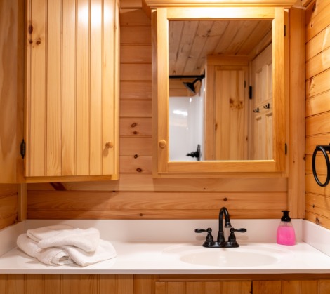 HTR Adirondacks Waterview deluxe one bedroom cabin with loft