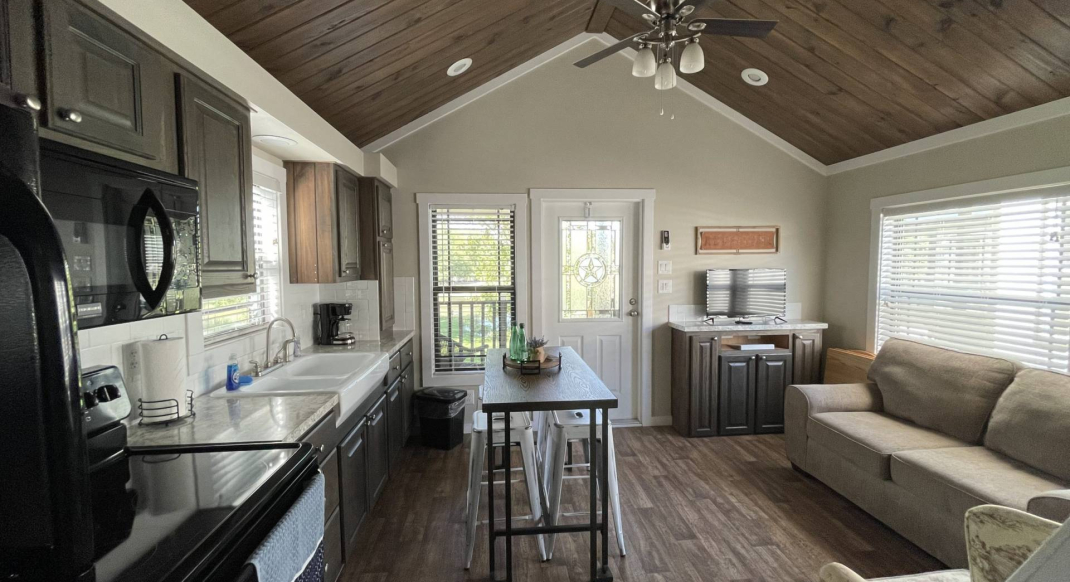Kerrville - Waterfront Tiny Home w/ Outdoor Fireplace
