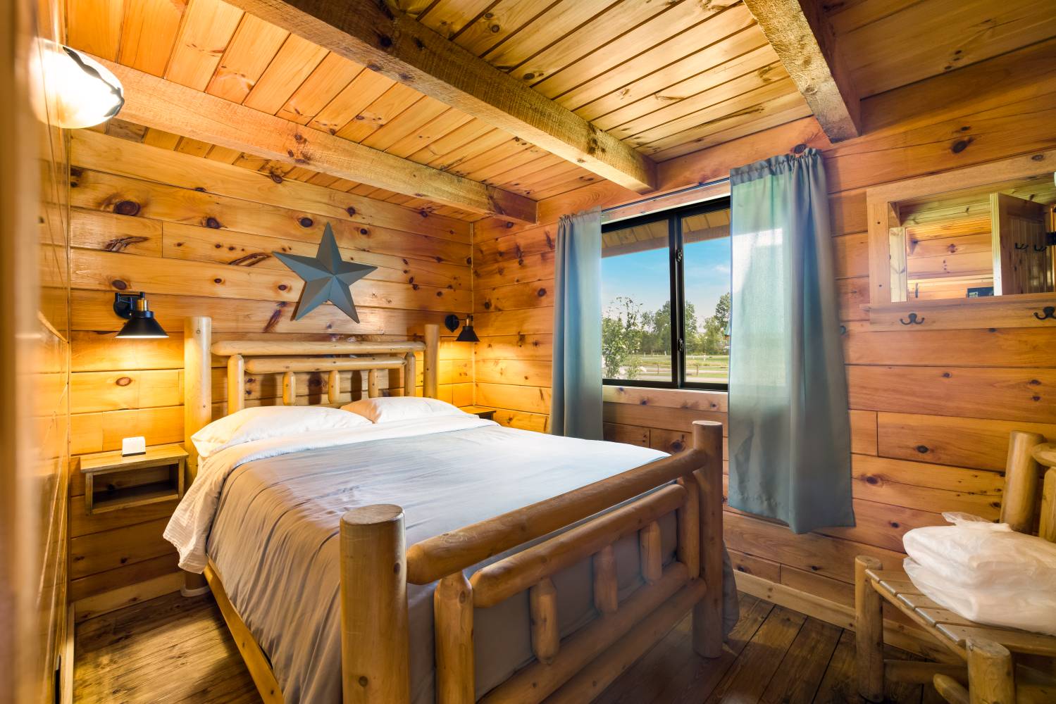 Deluxe Cabin Rental Grand Island, NY HTR Niagara