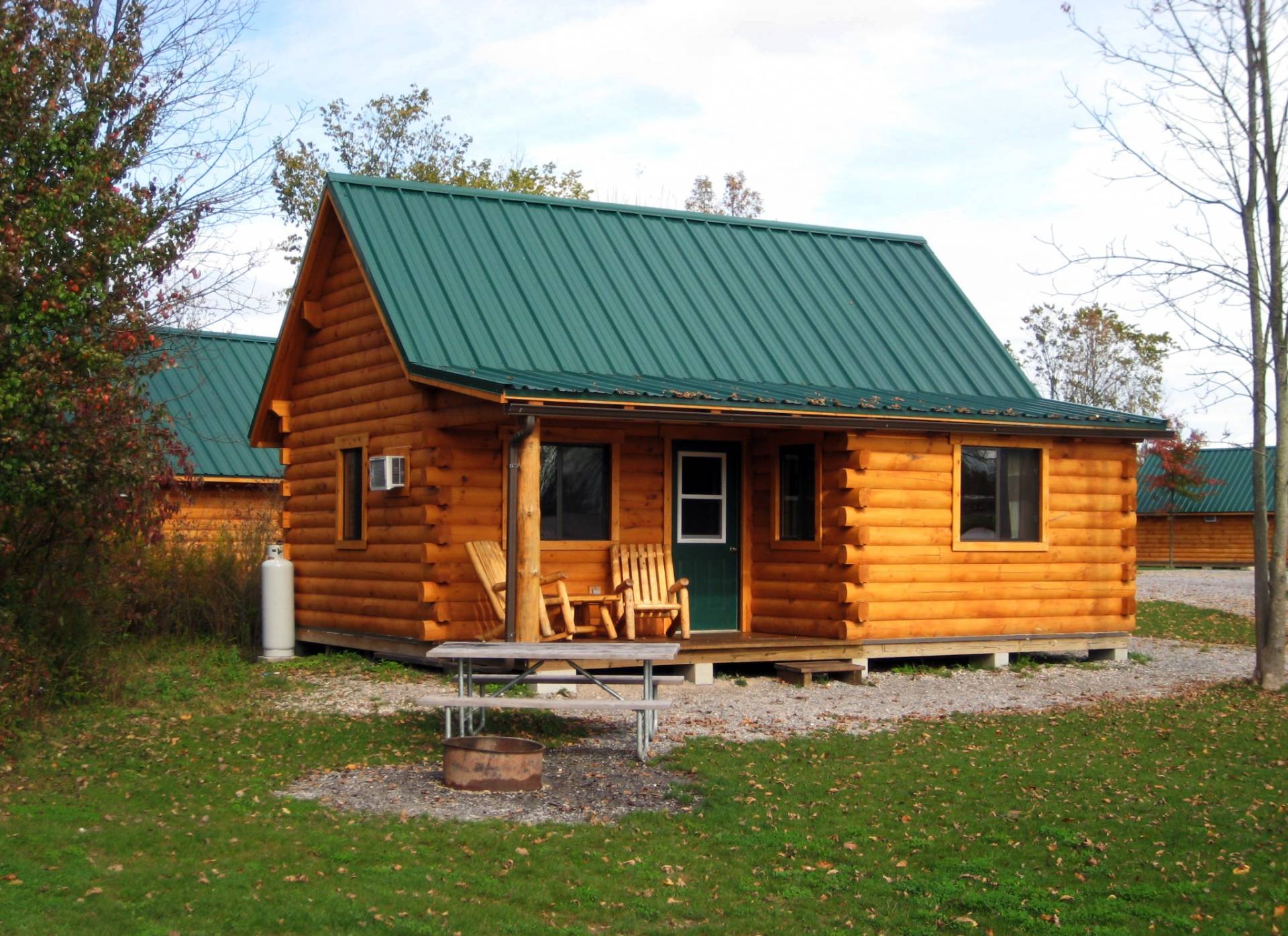 Deluxe Plus Cabin Rental Grand Island, NY HTR Niagara