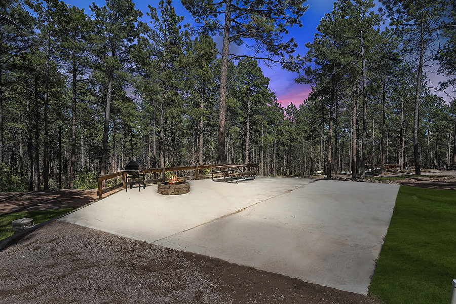 Deluxe FHU RV Sites