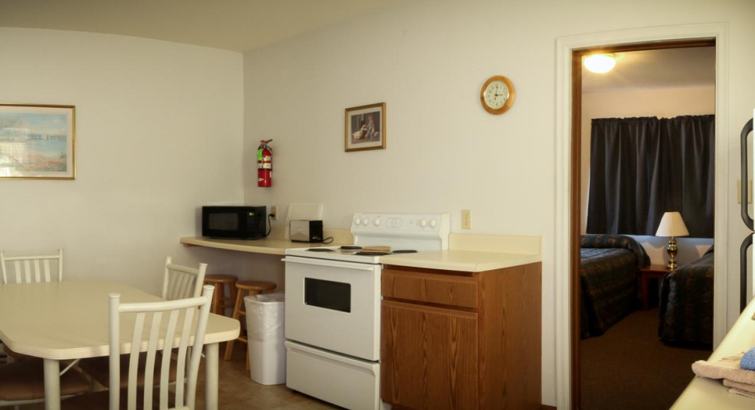 american buffalo - 6 person guesthouse (g18-g19)