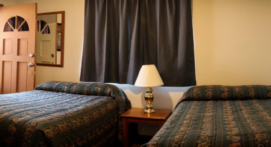 american buffalo - 6 person guesthouse (g18-g19)