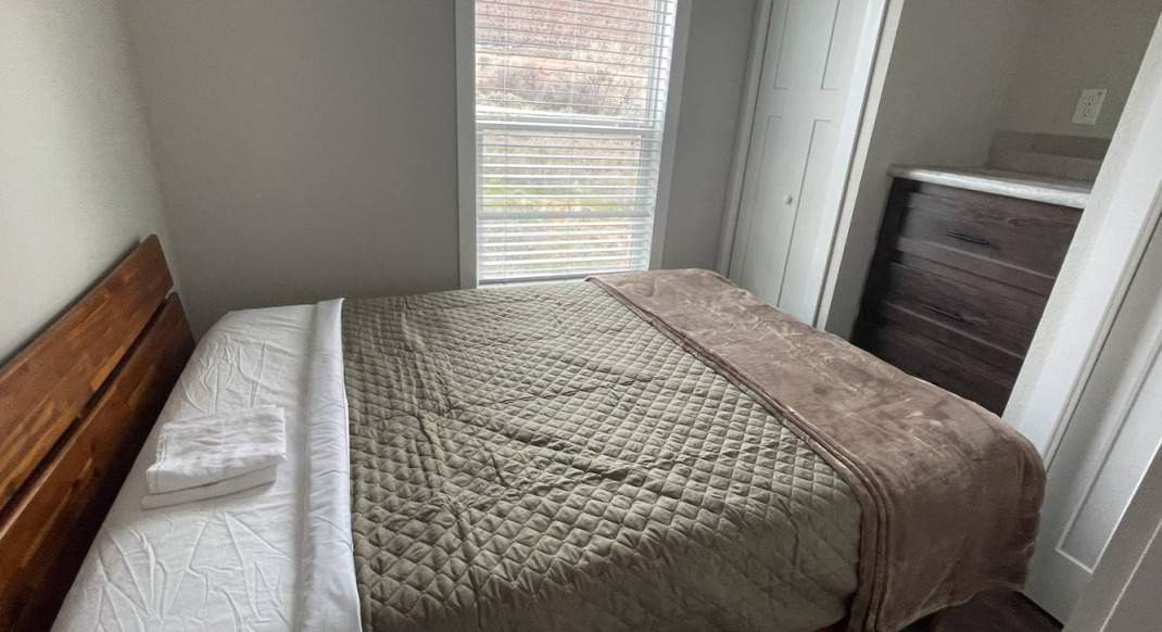 htrr moab utah two bedroom deluxe cottage bedrooom