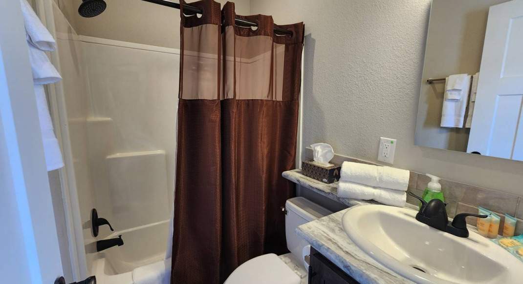 htrr moab utah two bedroom deluxe cottage bathroom