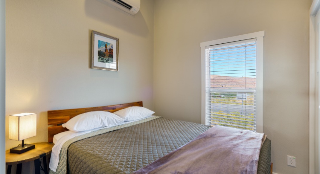 htr moab deluxe loft cottage bedroom