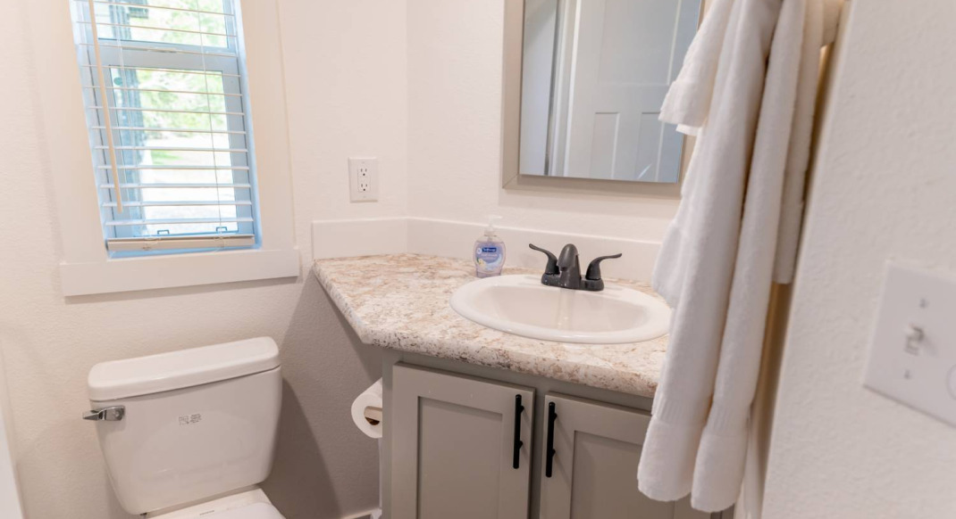 htr tx hill county cozy cabin with kitchenette bathroom