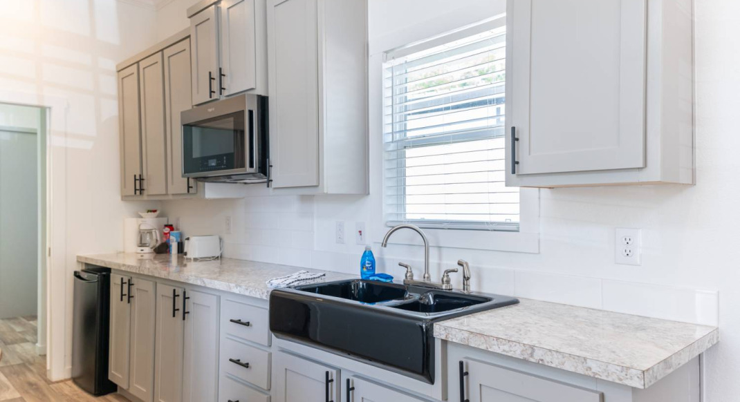 htr tx hill country cozy cabin sleeps 4 kitchen