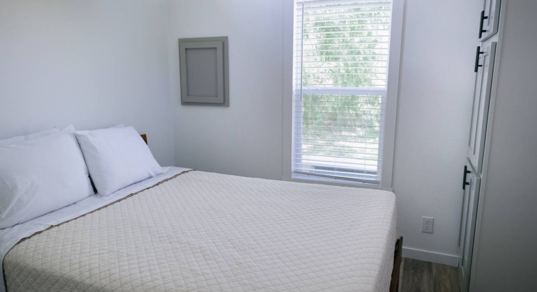 htr tx hill country cozy cabin sleeps 4 bedroom