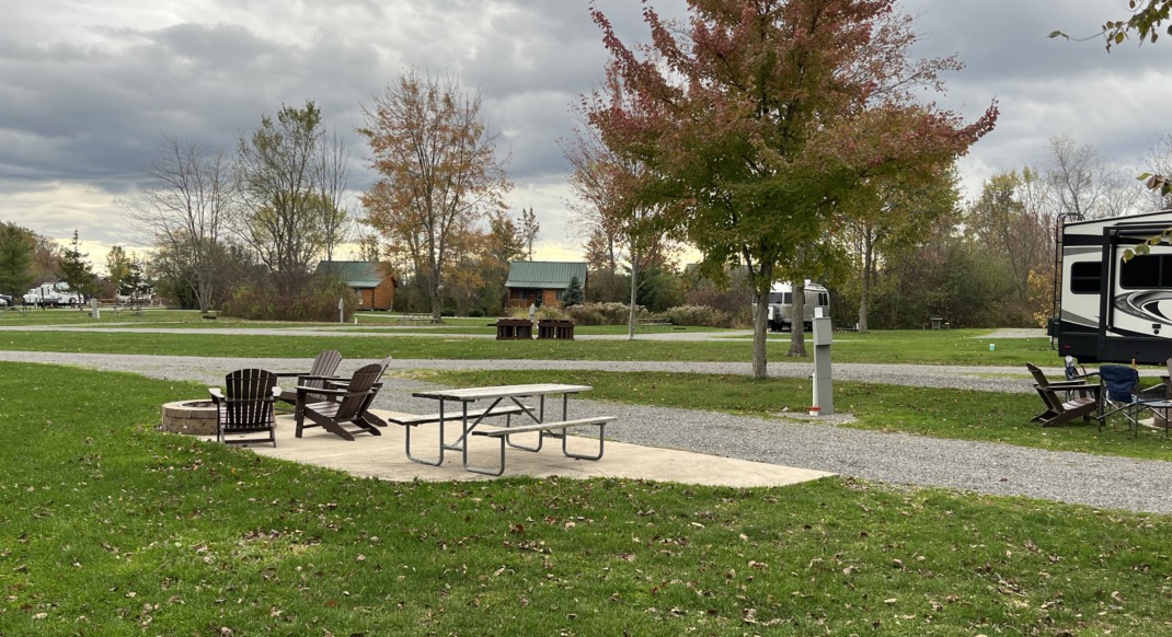 Niagara Deluxe Pull Thru RV Site